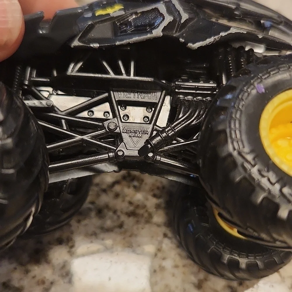 Batman car monster truck spin Master